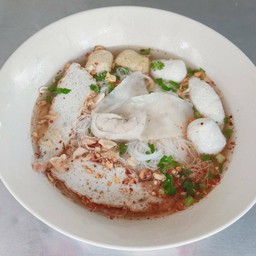 ก๋วยเตี๋ยวลูกชิ้นปลาต้มยำ