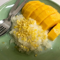 โรยถั่วกรุบกรอบเยอะๆเราชอบ เอามาทานที่บ้านนะคะ