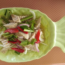 กุ๊กไก่ยำแซ่บ