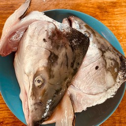 หัวปลาแซลม่อนสด