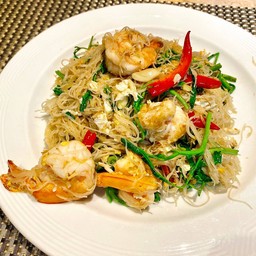 ผัดหมี่กระเฉดกุ้งสด