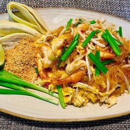 ผัดไทยวุ้นเส้นกุ้งสด