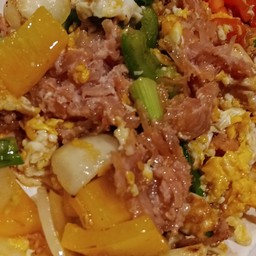 แหนมผัดไข่