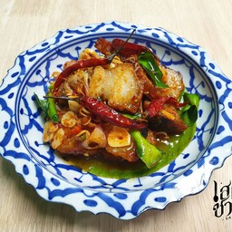 ยำตะไคร้หมูกรอบ