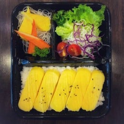 (714) เบนโตะข้าวหน้าไข่หวาน+สลัด