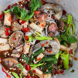 ตำซั่วหอยแครงกุ้งสด ไหลบัวบุ้ง