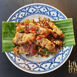 หมูกรอบคั่วพริกเกลือ(กับข้าว)