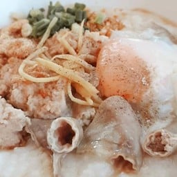 โจ๊กครบเครื่อง สุดแน่น อิ่มเต็มท้อง เติมเต็มพลังยามเช้าก่อนเริ่มงาน