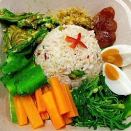 ข้าวผัดน้ำพริกลงเรือ