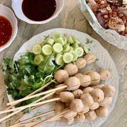 ลูกชิ้นปิ้งกะทิ 10 แถม 1 รวม 11 ไม้