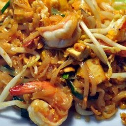 ผัดไทยริมคลอง