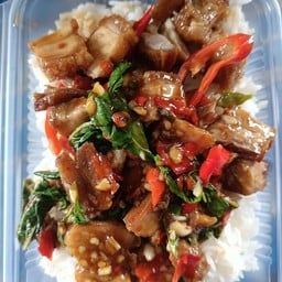 ข้าวกระเพราหมูกรอบ