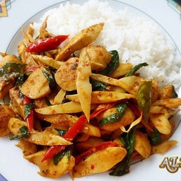 ข้าวพริกแกงไก่หน่อไม้ดอง