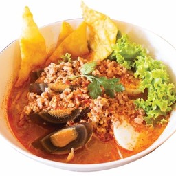 ก๋วยเตี๋ยวต้มยำ 3 สหายหมูสับไข่หวาน