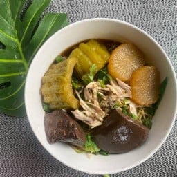 ก๋วยเตี๋ยวไก่มะระคุณจิ๋ม