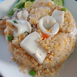 ข้าวผัดปลาหมึก