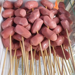 ใส้กรอกแดง ชุปแป้งทอด 5 ไม้