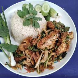 ข้าวยำไก่แซบสามเกลอ(ไก่ 3 อย่าง)