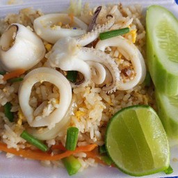 ข้าวผัดปลาหมึก