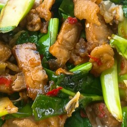 คะน้าหมูกรอบ +++กับข้าว+++