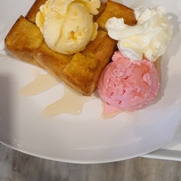 Honey Toast (ฮันนี่โทสต์)