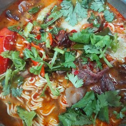 มาม่าต้มยำหม้อไฟเนื้อ