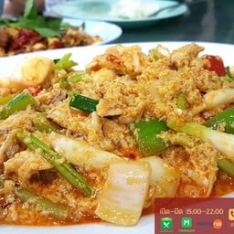 ผัดผงกระหรี่ เนื้อปู