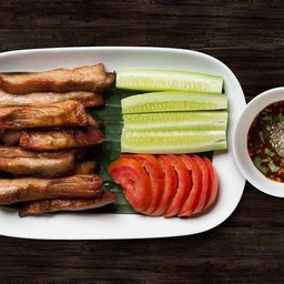 คอหมูทอดน้ำปลา