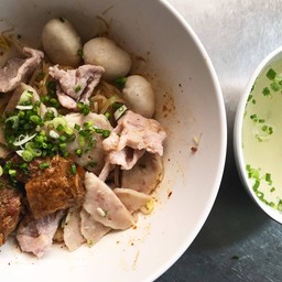 ก๋วยเตี๋ยวหมู แห้ง