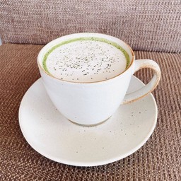 มัทฉะลาเต้ร้อน