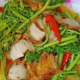 ผัดไทยไข่ตอก คั่วไก่สไตล์กู By.ยันหว่าง