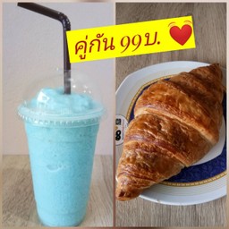 บลูเบอร์รี่ปั่น แก้วใหญ่ คู่ครัวซองเนยฝรั่งเศส