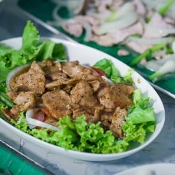 สลัดหมูผัด