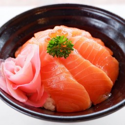 ข้าวหน้าปลาแซลมอน+ซุปมิโซะ