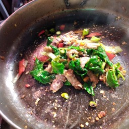 กะเพรากั้ง+ไข่ปูราดข้าว