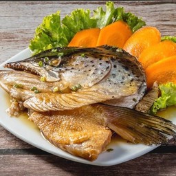 หัวปลาต้มซีอิ๊ว ฟรีน้ำจิ้มซีฟู้ด