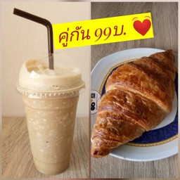 เอสเปรสโซ่ปั่น แก้วใหญ่ คู่ครัวซองเนยฝรั่งเศส