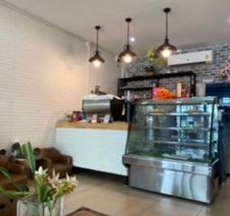 ร้านสะอาด และ take off your shoes นะคะ