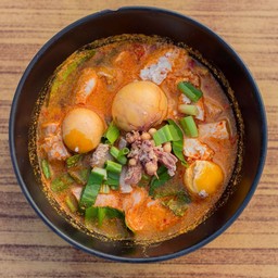 ต้มยำทะเล กุ้ง5 ปลาหมึก40กรัม หอย