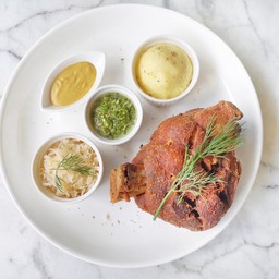 ขาหมูรมควันทอดกรอบ