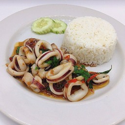 ข้าวกะเพราปลาหมึก