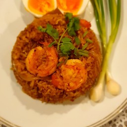 ข้าวผัดน้ำพริกเผากุ้ง