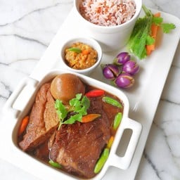 ไข่พะโล้กับซี่โครงหมู