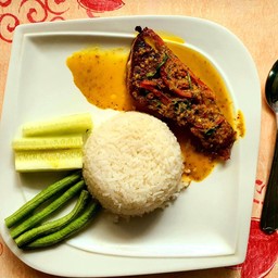 ข้าวปลาเซลมอลทรงเครื่อง