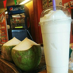 มะพร้าวน้ำหอมปั่นนมสด