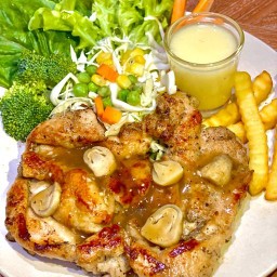 Salad & Spaghetti by fruitsindy