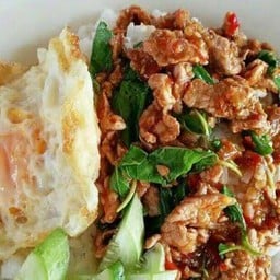 ข้าวกระเพราหมูชิ้น