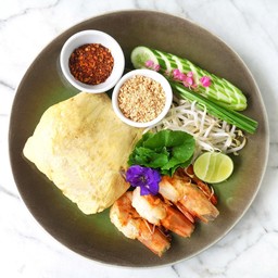 ไข่ห่อวุ้นเส้นผัดไทกุ้งสด