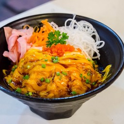 ข้าวหน้าแซลมอนเบิร์นซอสไข่เค็ม+ซุปมิโซะ