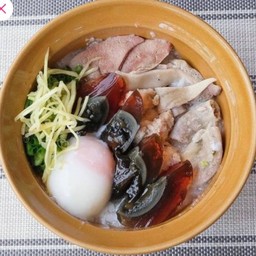 โจ๊กใข่ลวก+ใข่เยี่ยวม้า